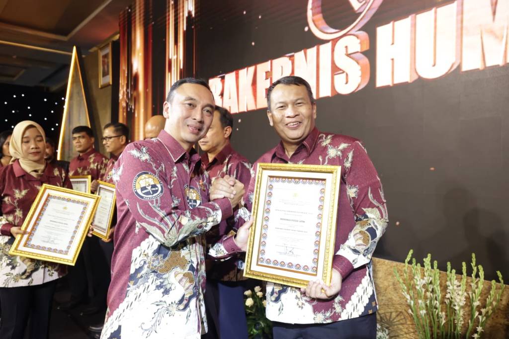 Rakernis Humas Polri, Bidhumas Polda Jatim Raih Dua&nbsp;Penghargaan