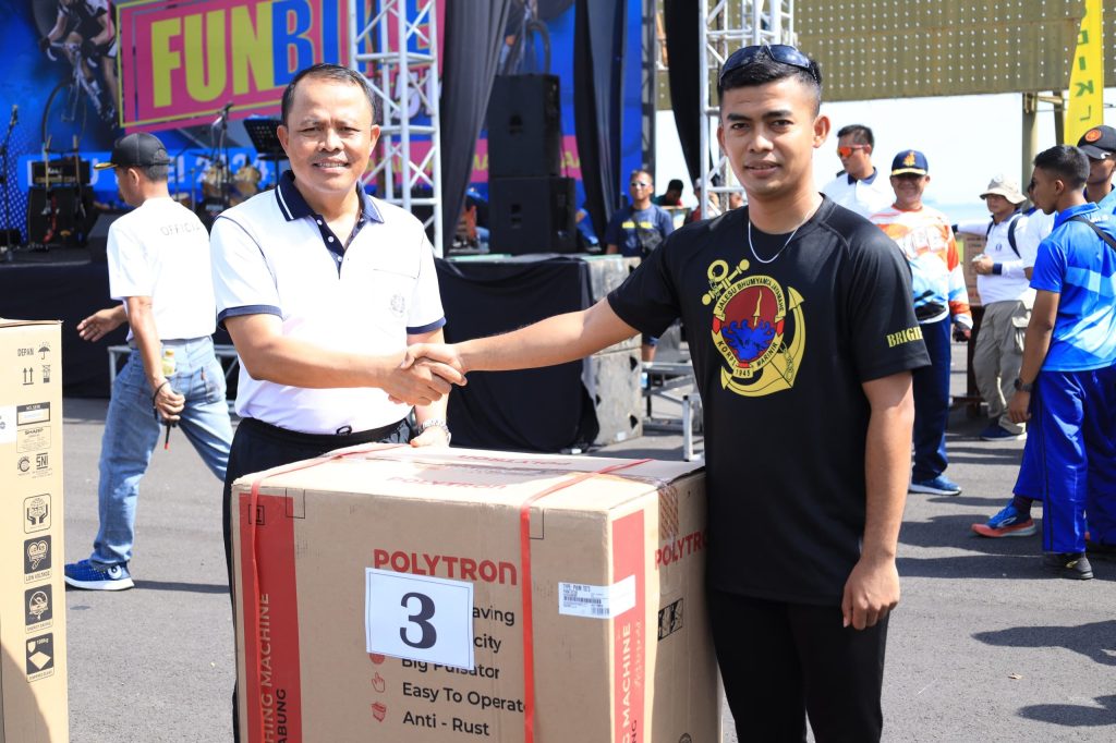 Komandan dan PJU Puspenerbal Ikuti Gowes Navy Fun Bike Keliling Markas TNI&nbsp;AL