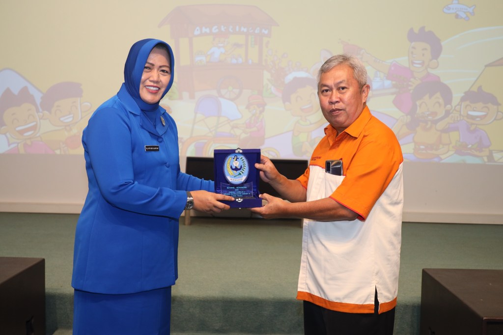 Tambah Wawasan Berwirausaha, Ketua Gabungan Jalasenastri Kodiklatal Kunjungi Pabrik Teh Gunung&nbsp;Slamat