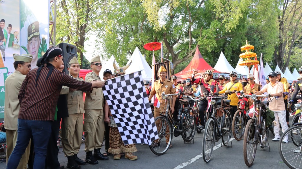 Kapolres Nganjuk, Ajak Masyarakat Mempererat Silaturahmi dengan Gowes Hari Bhayangkara ke&nbsp;78