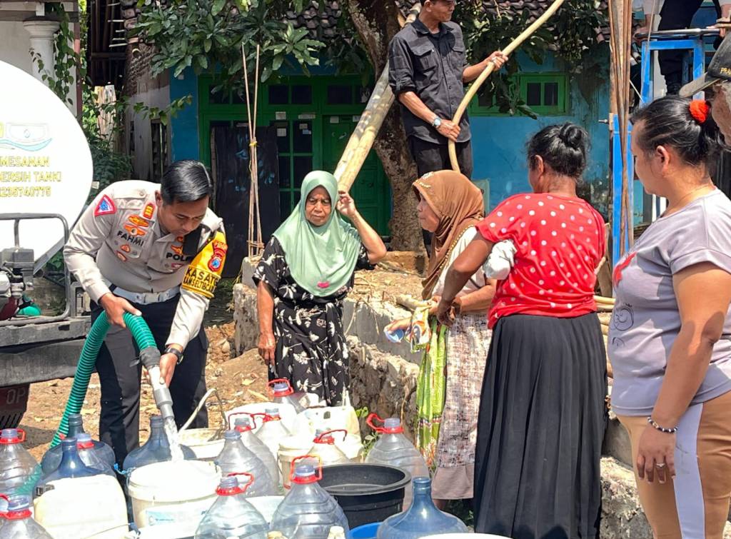 Kado Hari Bhayangkara ke – 78 Polres Jember Bangun Sumur Bor Bantu 125 KK Warga Atasi Dampak&nbsp;Kekeringan