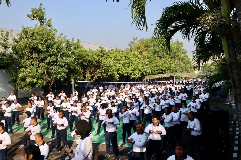 Tingkatkan Kekompakan Dan Kebugaran, Danlantamal V Ajak Prajurit Olahraga&nbsp;Bersama