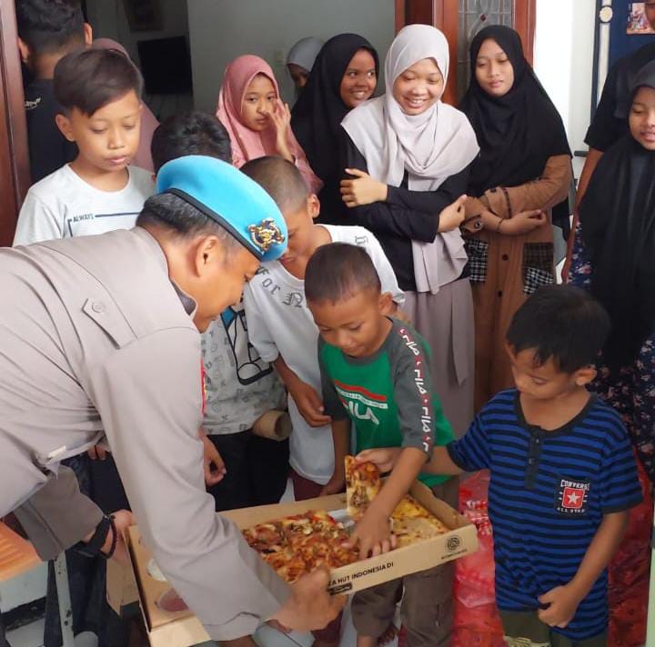 Hari Bhayangkara Ke-78, Si Propam Polresta Sidoarjo Berbagi di Panti&nbsp;Asuhan