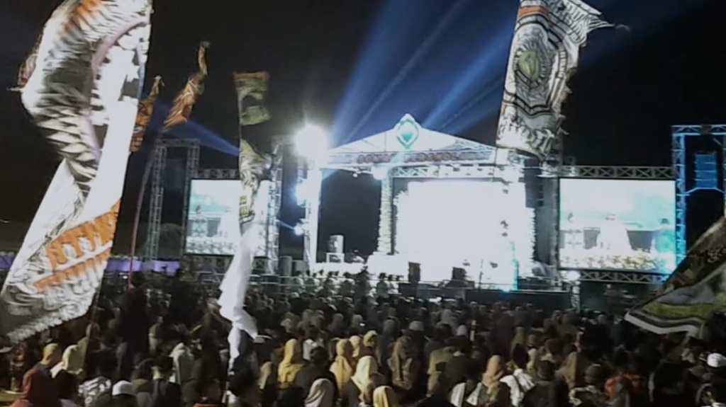 Pawon Mak Gomah Gelar ‘Gor Joyoboyo Bersholawat’ Wujud Syukur Tasyakuran Ibadah Naik Haji Bersama Pondok&nbsp;Lirboyo