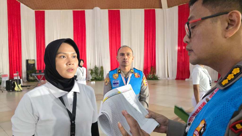 Peraih Medali Emas Karate O2SN Dunia Kejar Cita-cita Jadi&nbsp;Polwan