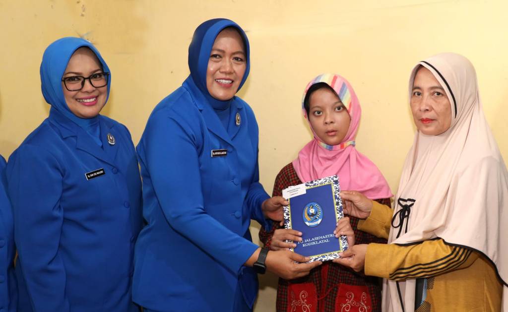 Ketua Gabungan Jalasenastri Kodiklatal Kunjungi Anak Berkebutuhan&nbsp;Khusus