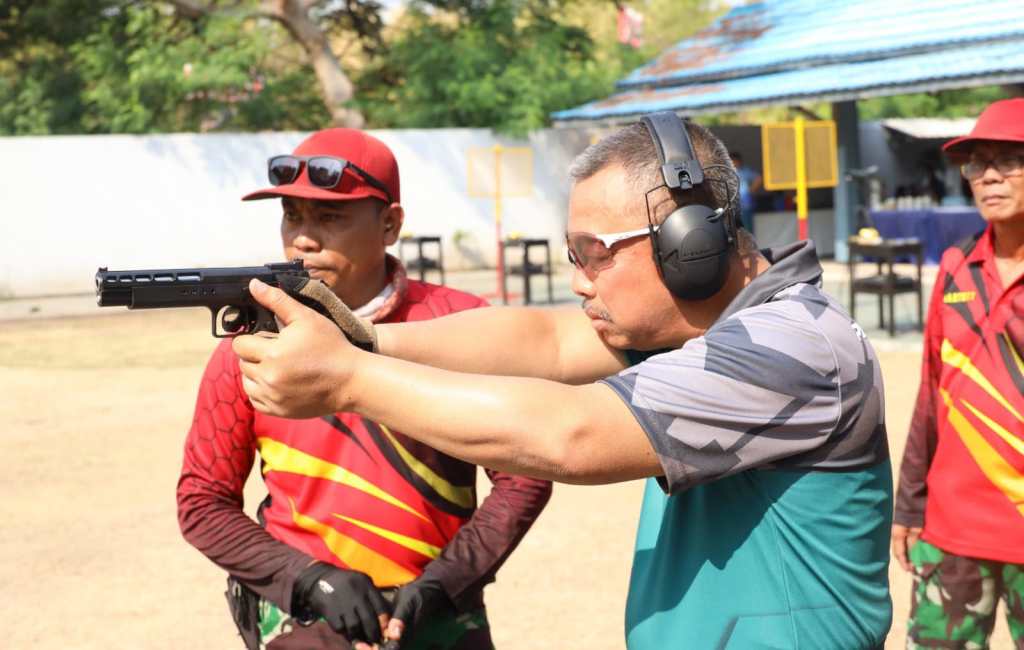 Asah Kemampuan Yang Dimiliki, Pangkoarmada II Olahraga Menembak&nbsp;Pistol