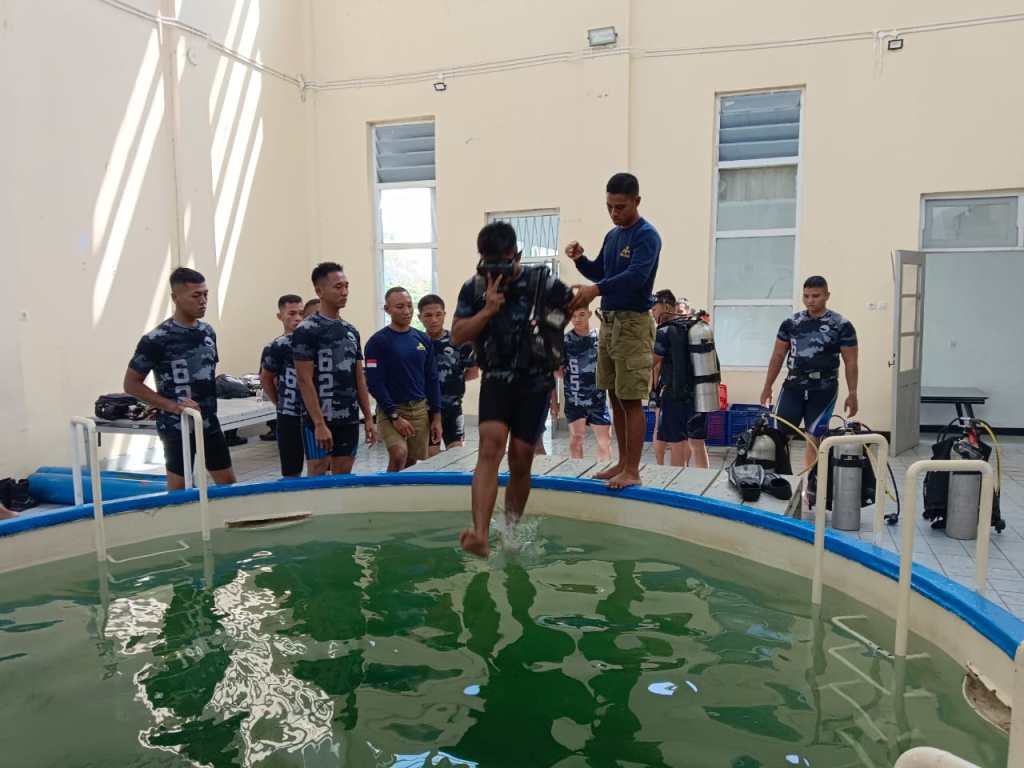 Prajurit Satkat Koarmada II Laksanakan Latihan&nbsp;Penyelaman