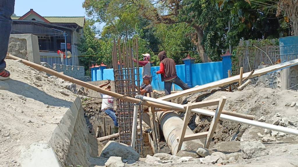 Terjadi Patahan, Dinas PUPR Kota Kediri Bongkar Jembatan&nbsp;Sumberbulus