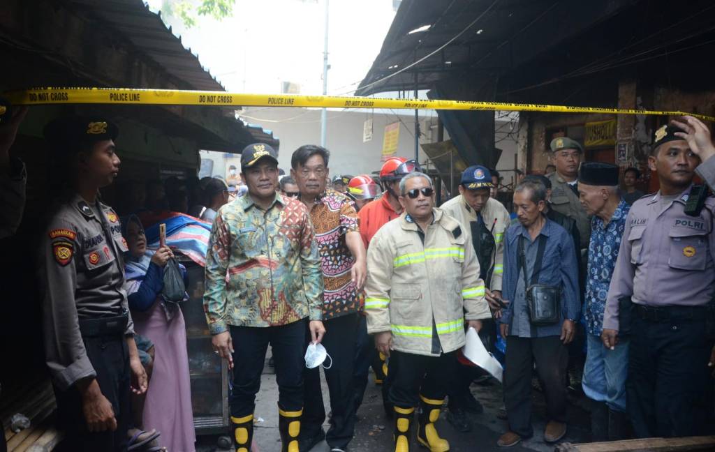 Kebakaran Di Pasar Induk Krian, Plt. Bupati Sigap Tinjau&nbsp;Lokasi