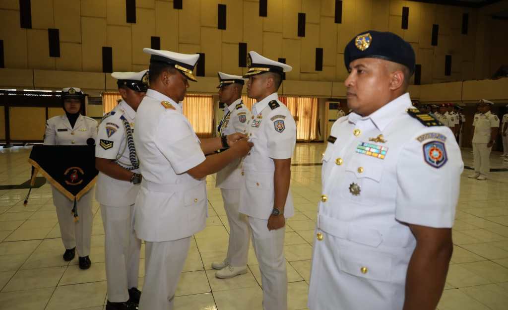 Sukses Jalani Pendidikan, Wadan Kodiklatal Tutup Diklapa-33, Dikmatra-2 dan Dikaplikasi-2 TNI&nbsp;AL
