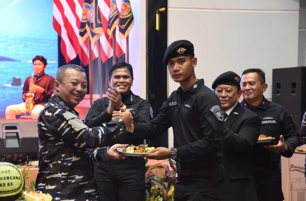 Peringatan HUT Ke-65 Hiu Kencana, Pangkoarmada II Hadiri Upacara Militer dan Temu&nbsp;Kangen