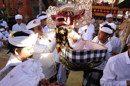 Wali Kota Jaya Negara Ngeratep Pelawatan Ida Ratu Ayu Desa Adat&nbsp;Panjer