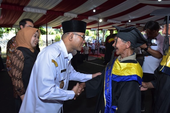 Bupati Said Mewisuda Ratusan Lansia Se-Kabupaten&nbsp;Boyolali